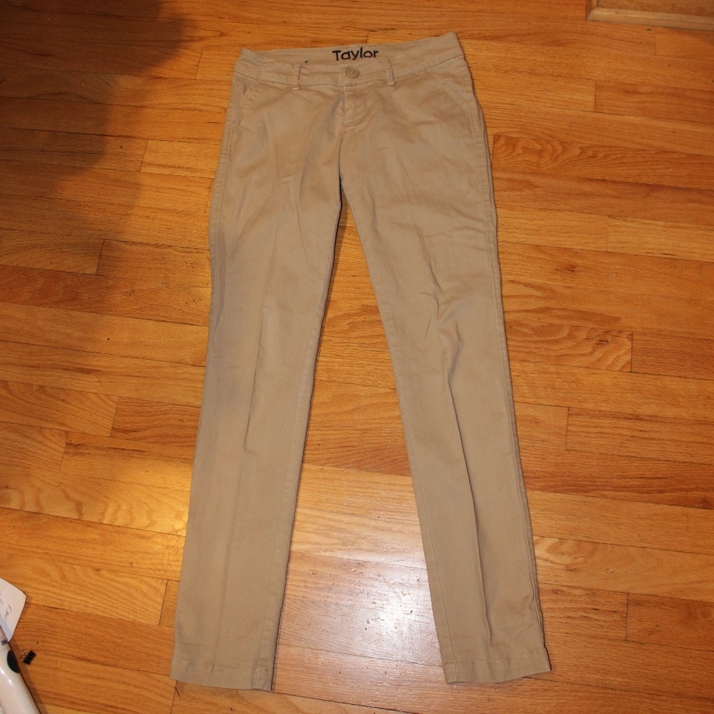 Delias Taylor Khakis size 1 / 2